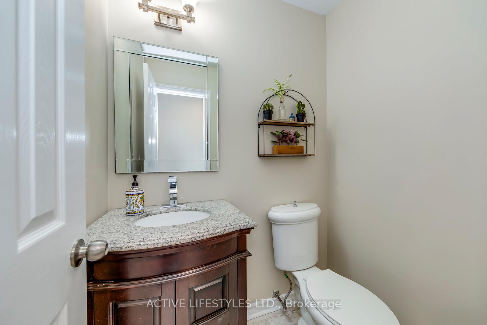 4 Bedrooms Condo at 2301 Derry, Mississauga For sale