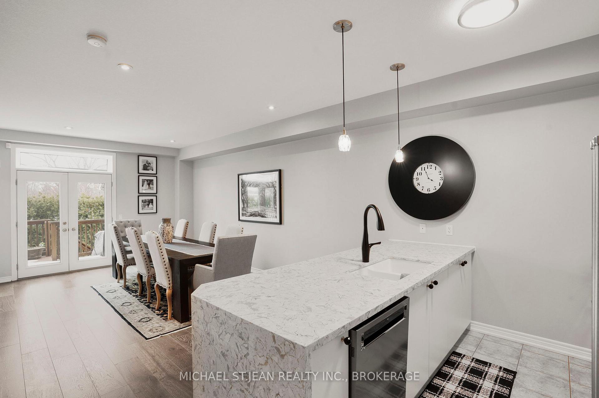 3 Bedrooms Condo at 5056 New,  Burlington For sale