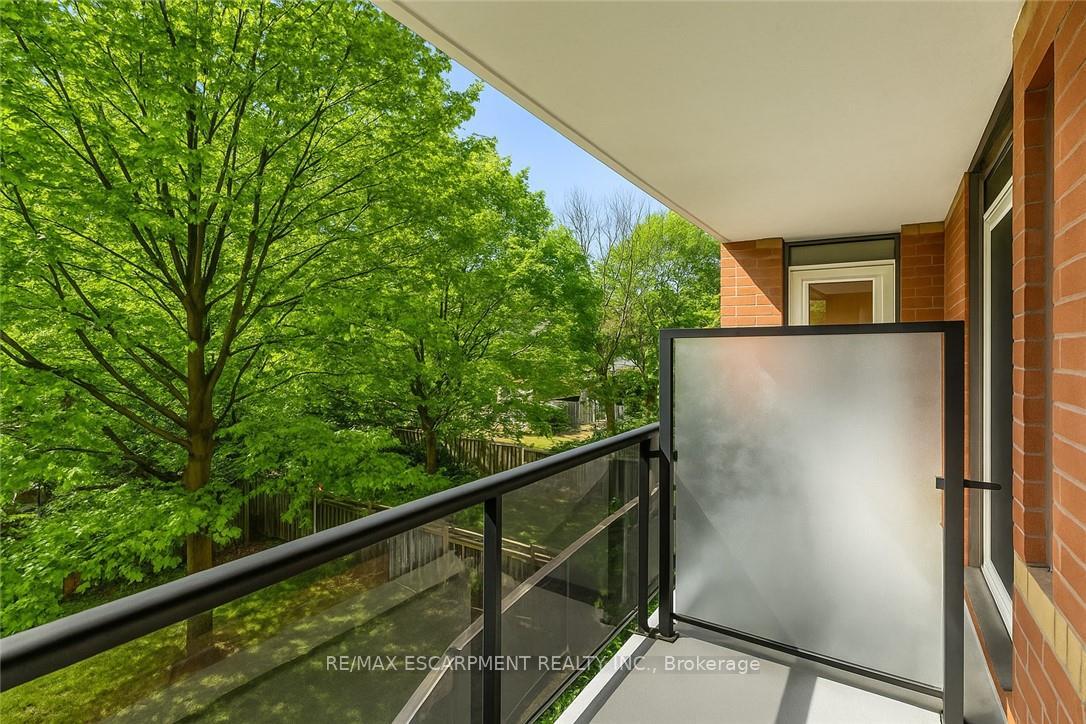 2 Bedrooms Condo at 2199 Sixth,  Oakville For sale