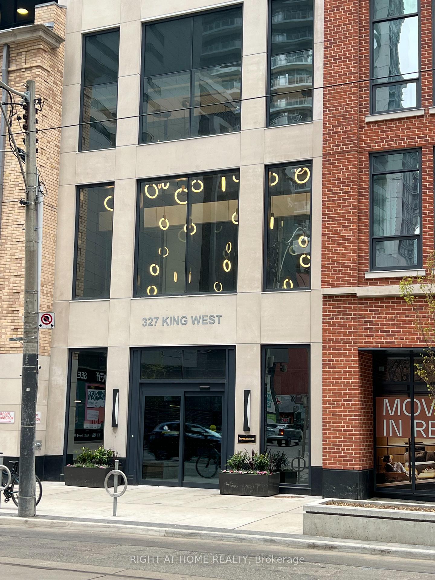 1 Bedroom Condo at 327 King, Toronto For sale