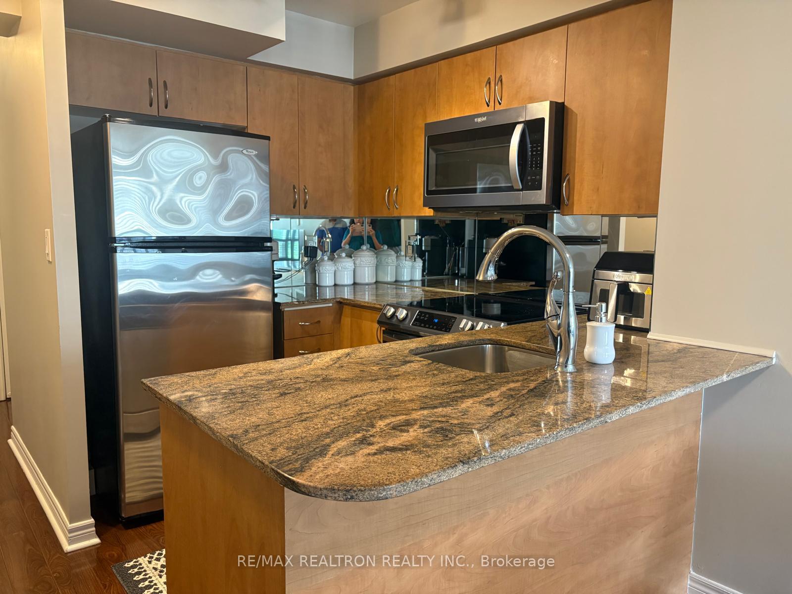 2 Bedrooms Condo at 225 Wellesley, Toronto For sale