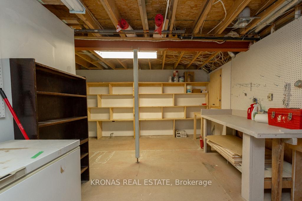 2 Bedrooms Condo at 143 Silverbirch,  Hamilton For sale