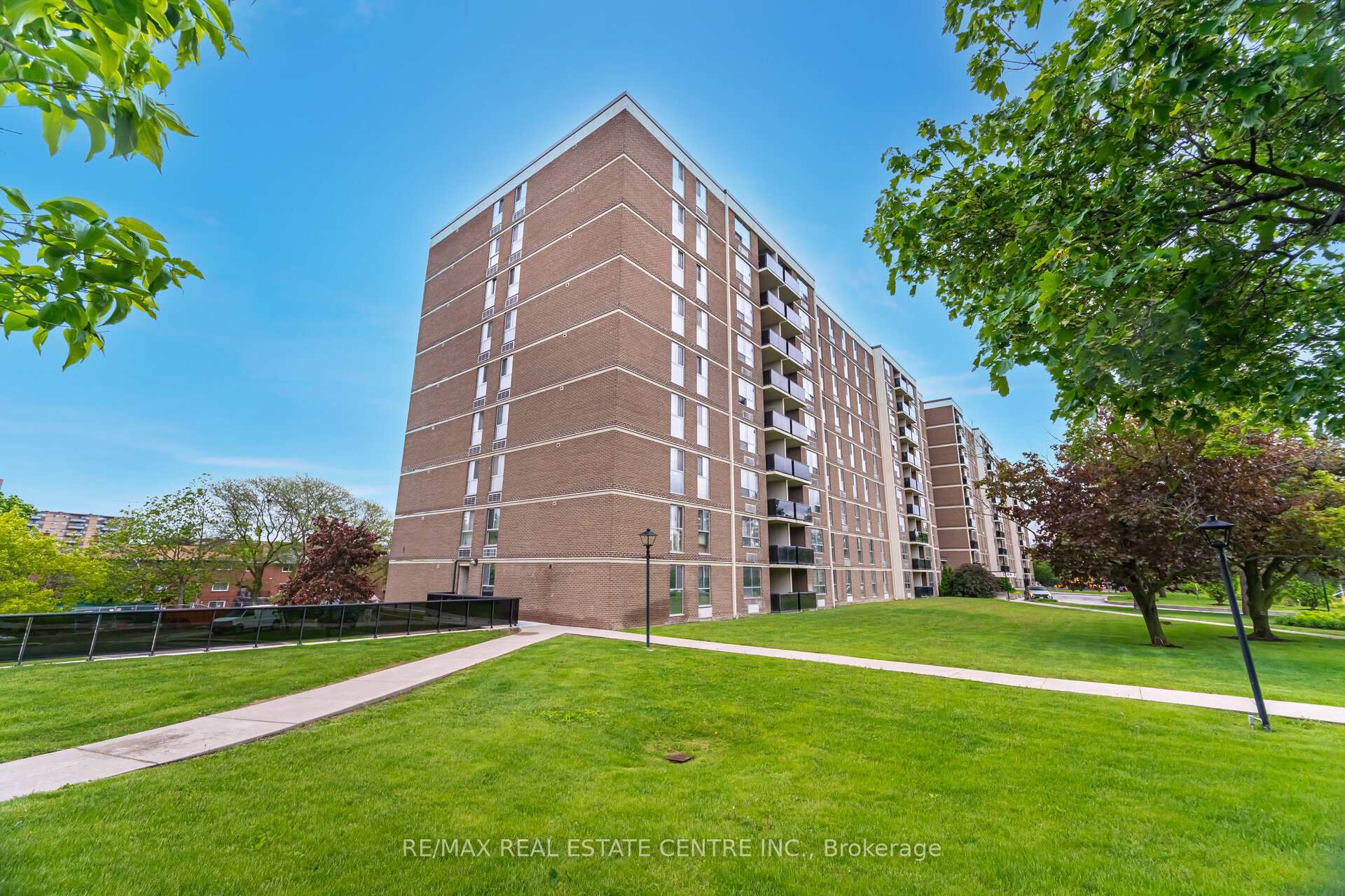 2 Bedrooms Condo at 2825 Islington, Toronto For sale