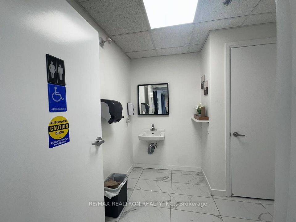 https://trreb-image.ampre.ca/Cp0VJNZ_Ym3uOTSoXXTKF6VkfjhURsRK9x44F_LnK7A/rs:fit:960:960/wm:.5:so:0:50:.4/wmsh:10/wmt:PHNwYW4gZm9yZWdyb3VuZD0nd2hpdGUnIGZvbnQ9JzY4Jz5SRS9NQVggUkVBTFRST04gUkVBTFRZIElOQy4sIEJyb2tlcmFnZTwvc3Bhbj4/L3RycmViL2xpc3RpbmdzLzQwLzYwLzU4LzU2L3AvYWZhYzNmNWEtMDc4ZC00YTcwLWEyMGUtOTdiNzhmODJmNmE5LmpwZw.jpg
