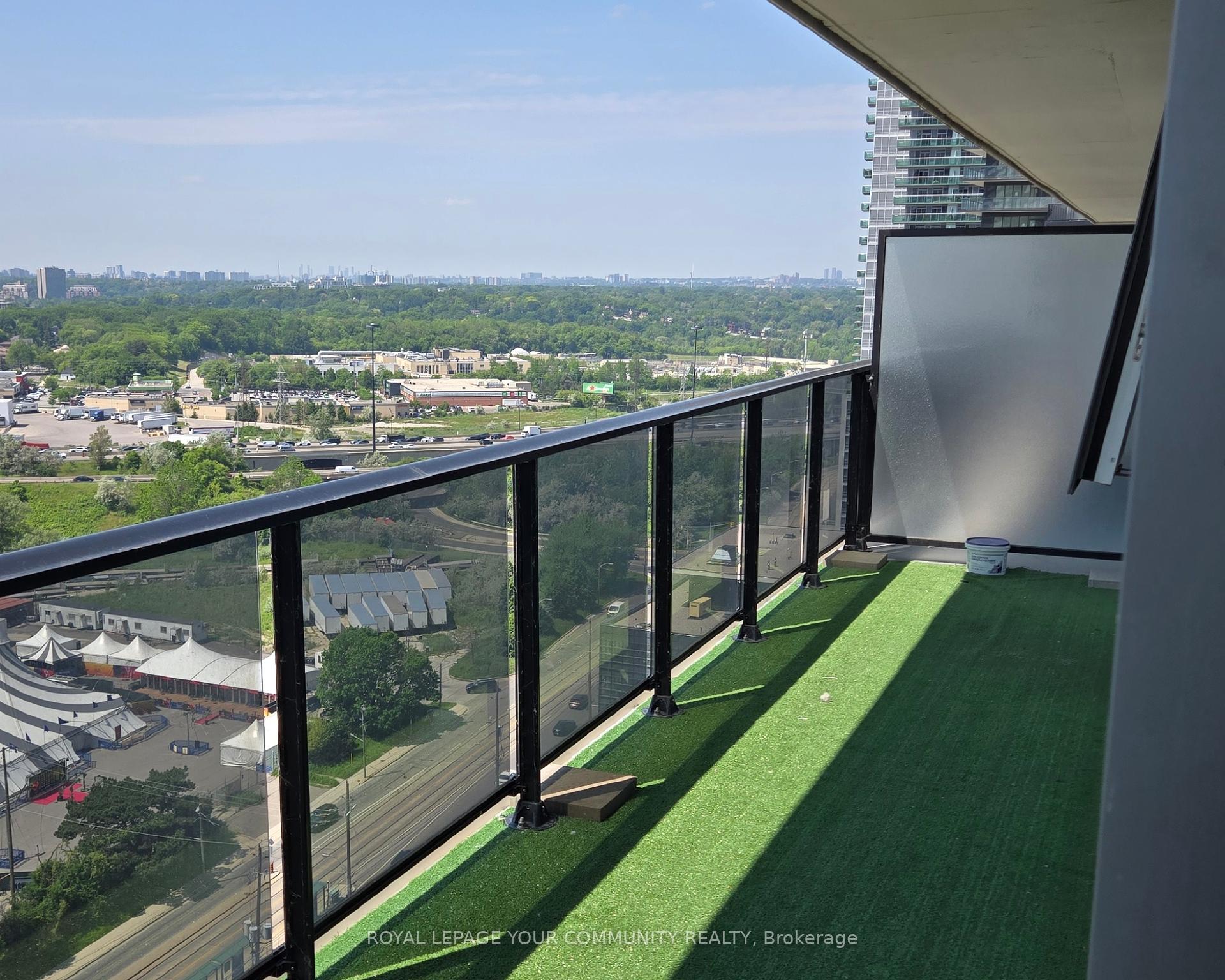 2 Bedrooms Condo at 70 Annie Craig, Toronto For sale
