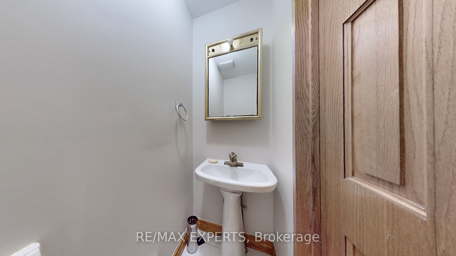 106 Kenwood Avenue UPPER