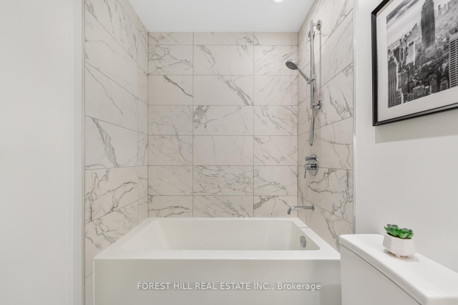 2 Bedrooms Condo at 161 Roehampton, Toronto For sale