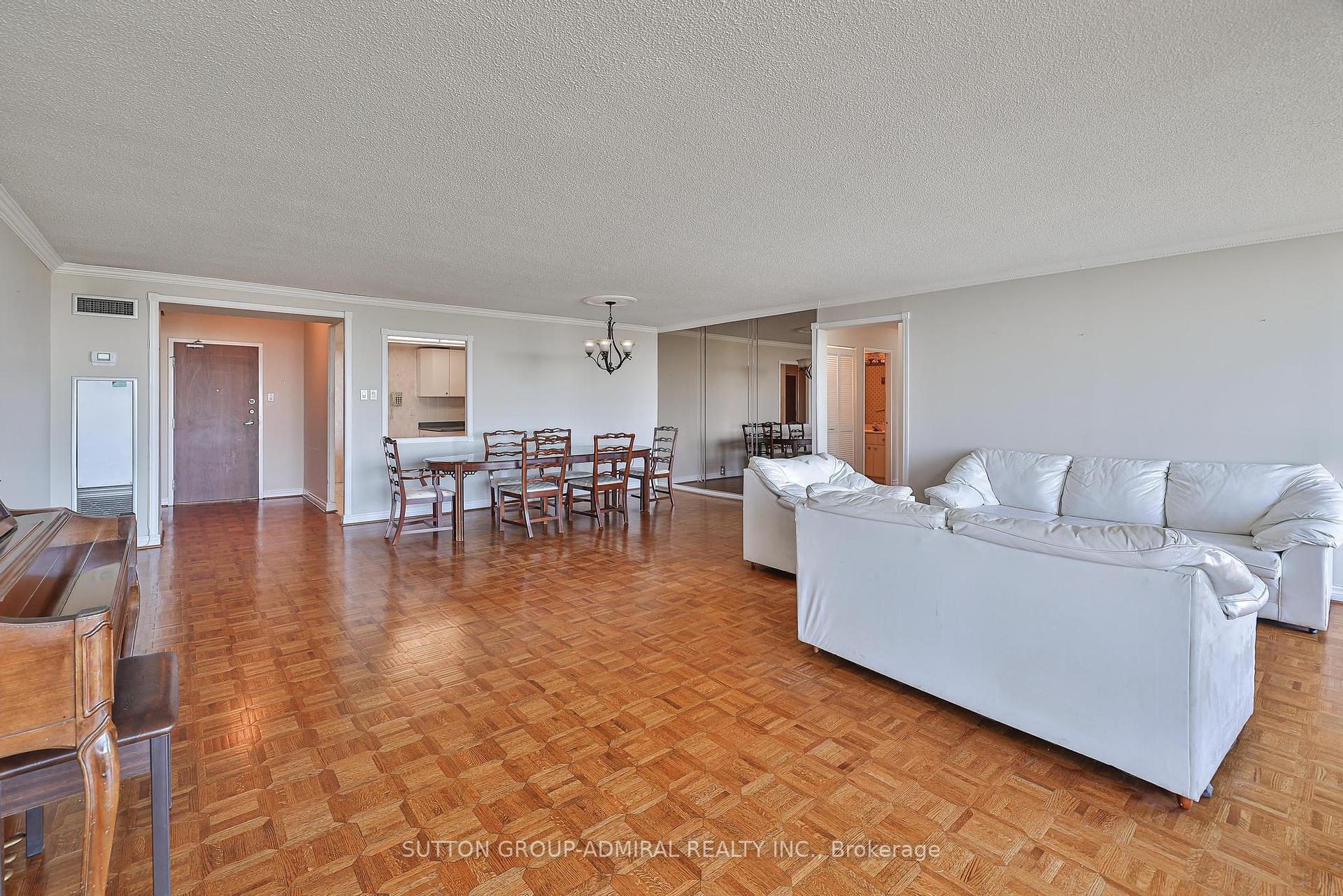 3 Bedrooms Condo at 131 Torresdale, Toronto For sale