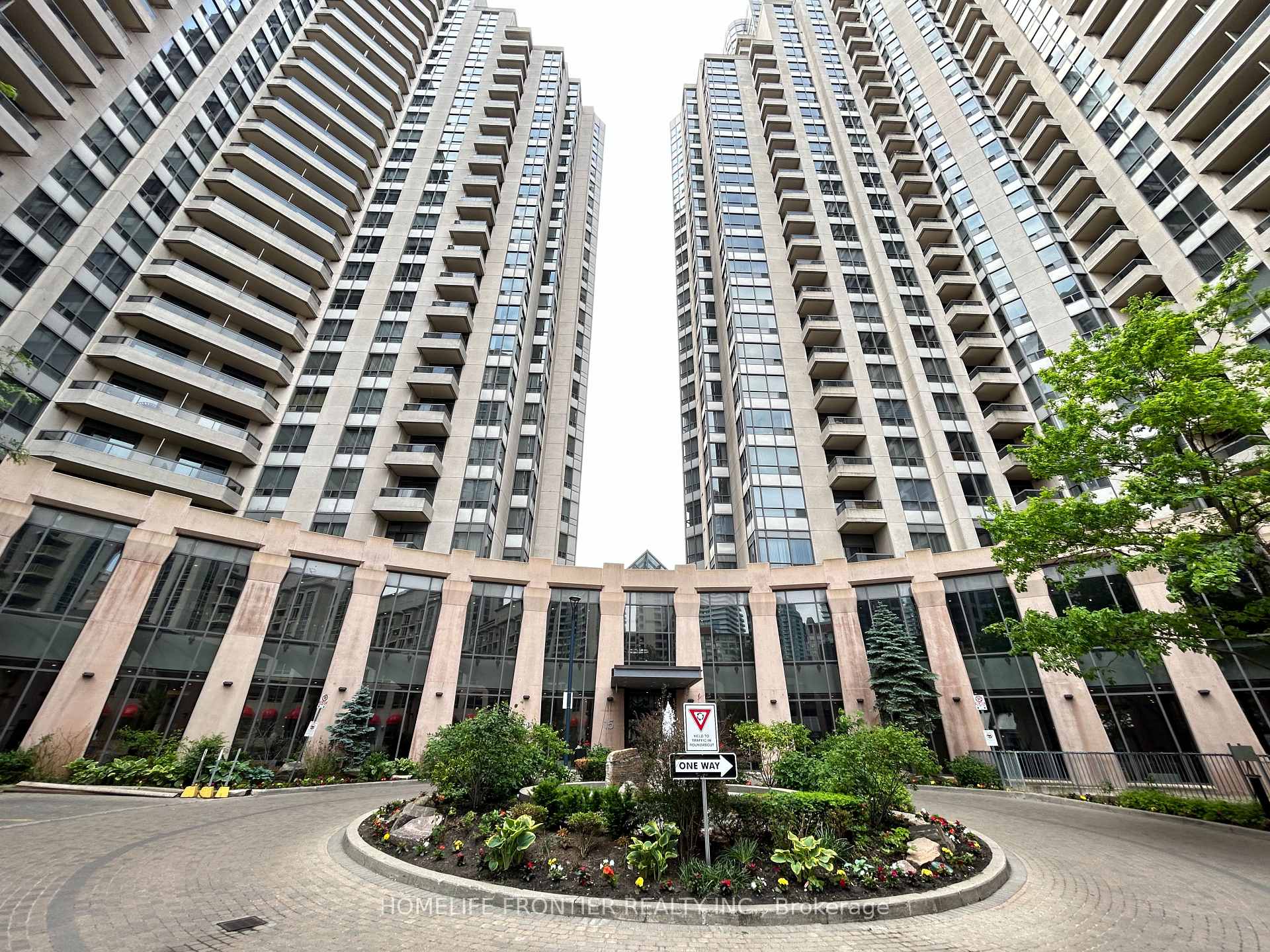 1 Bedroom Condo at 15 Northtown, Toronto For sale
