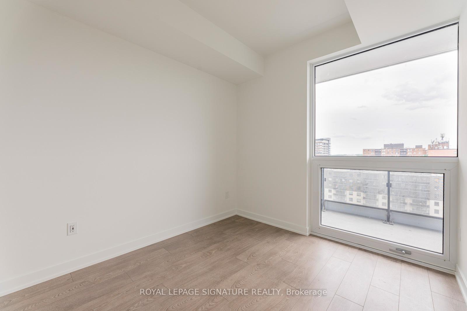 2 Bedrooms Condo at 28 Ann, Mississauga For sale