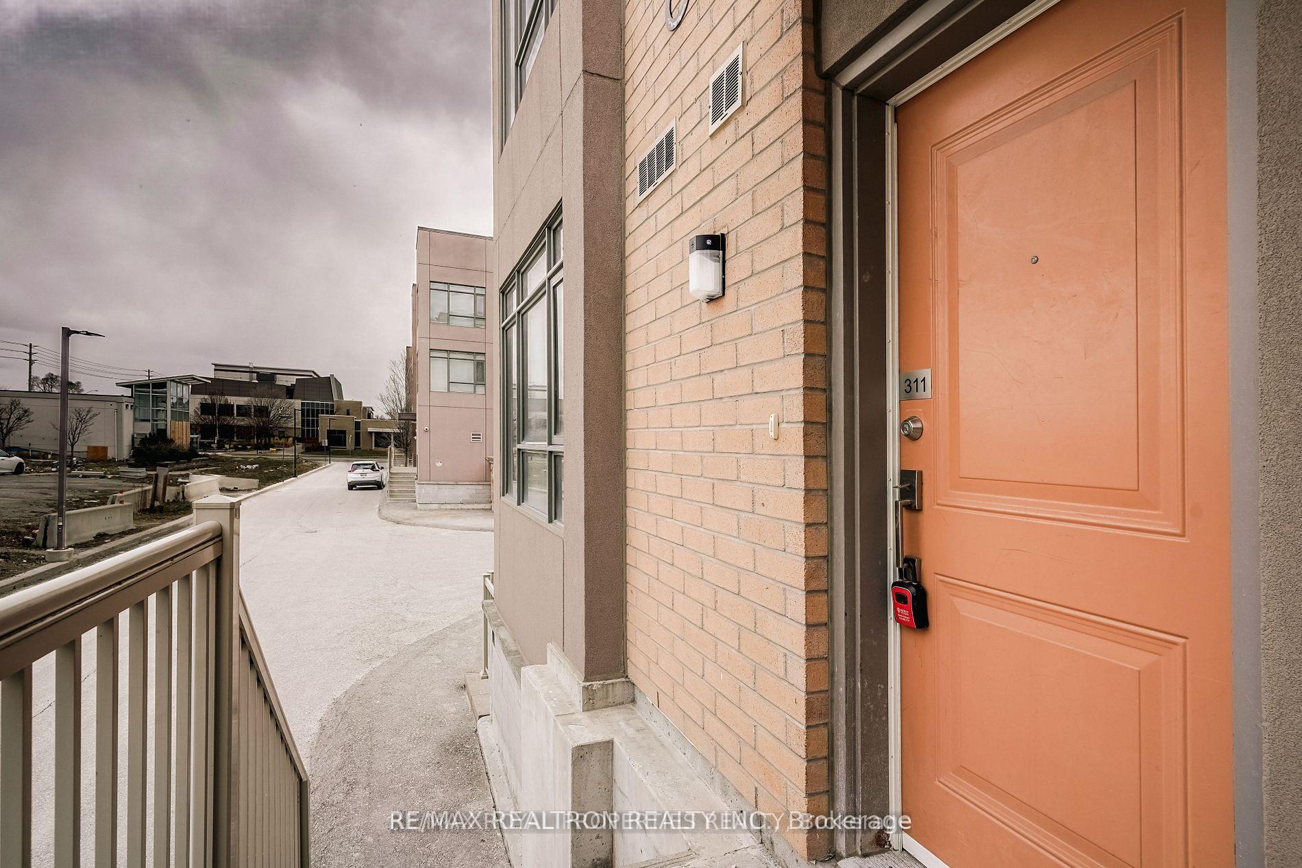 2 Bedrooms Condo at 80 Orchid Place, Toronto For sale