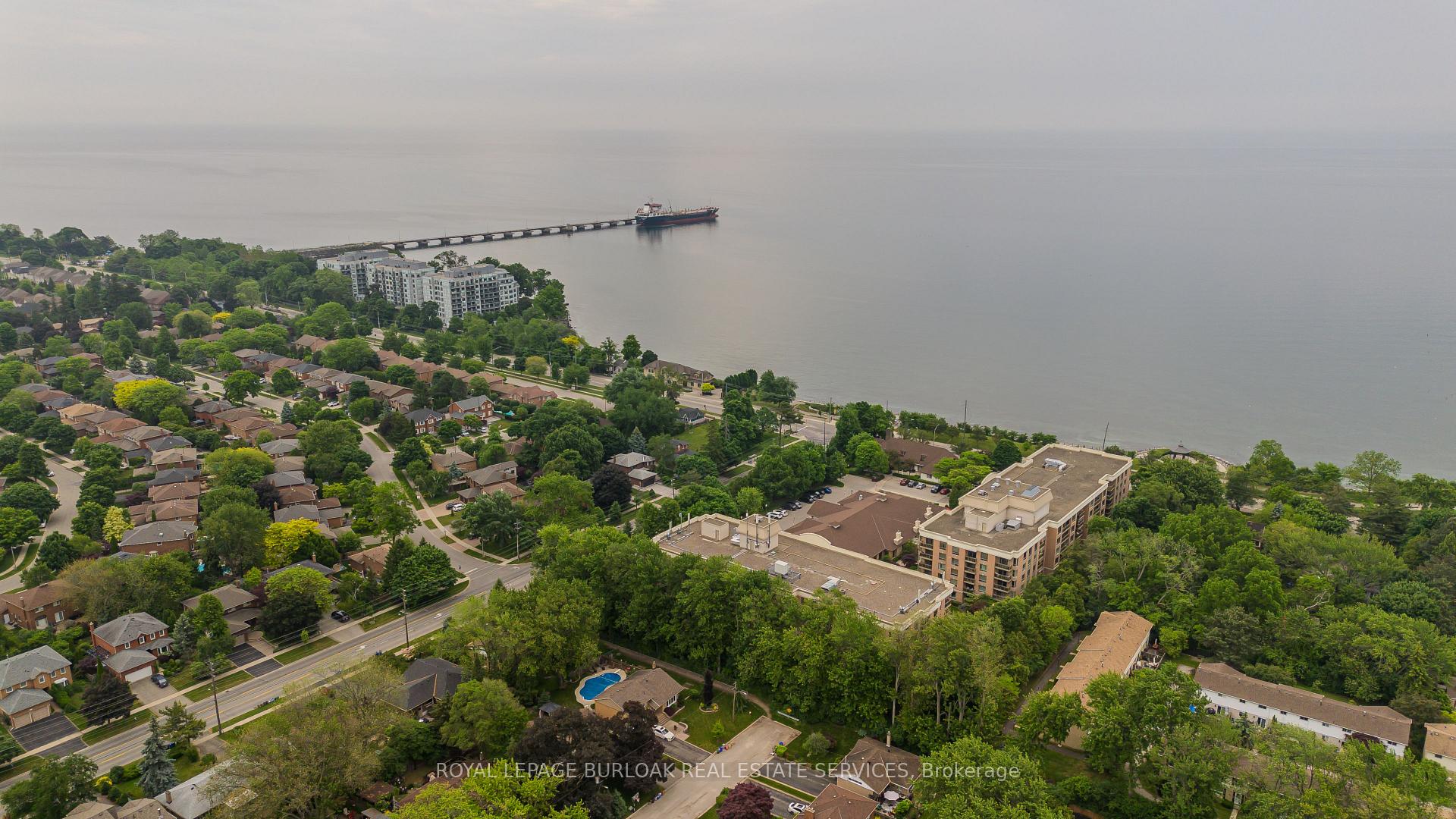 2 Bedrooms Condo at 100 Burloak, Burlington For sale