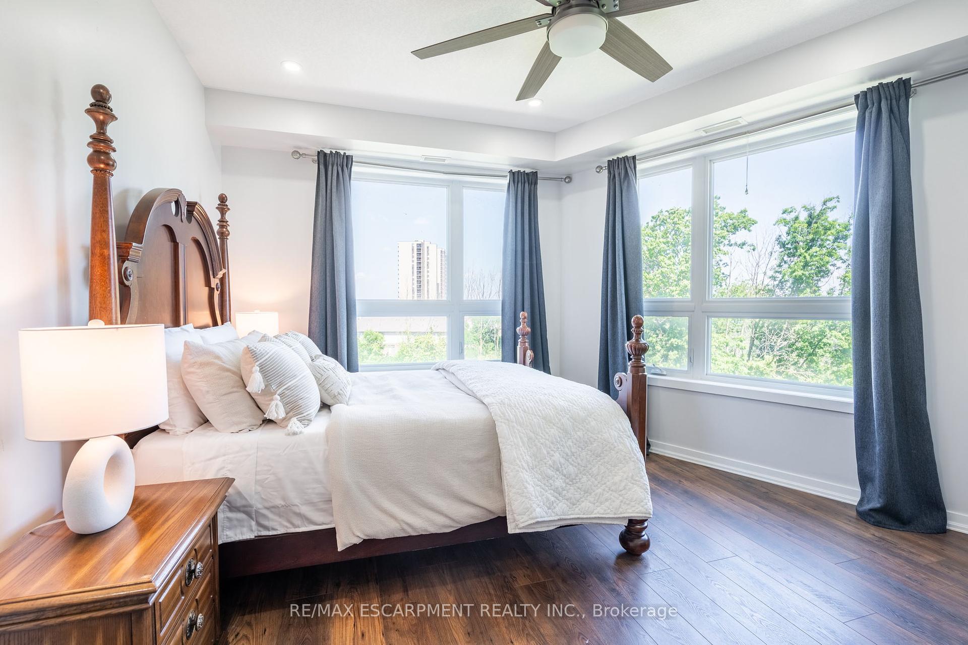 2 Bedrooms Condo at 125 Shoreview, Hamilton For sale