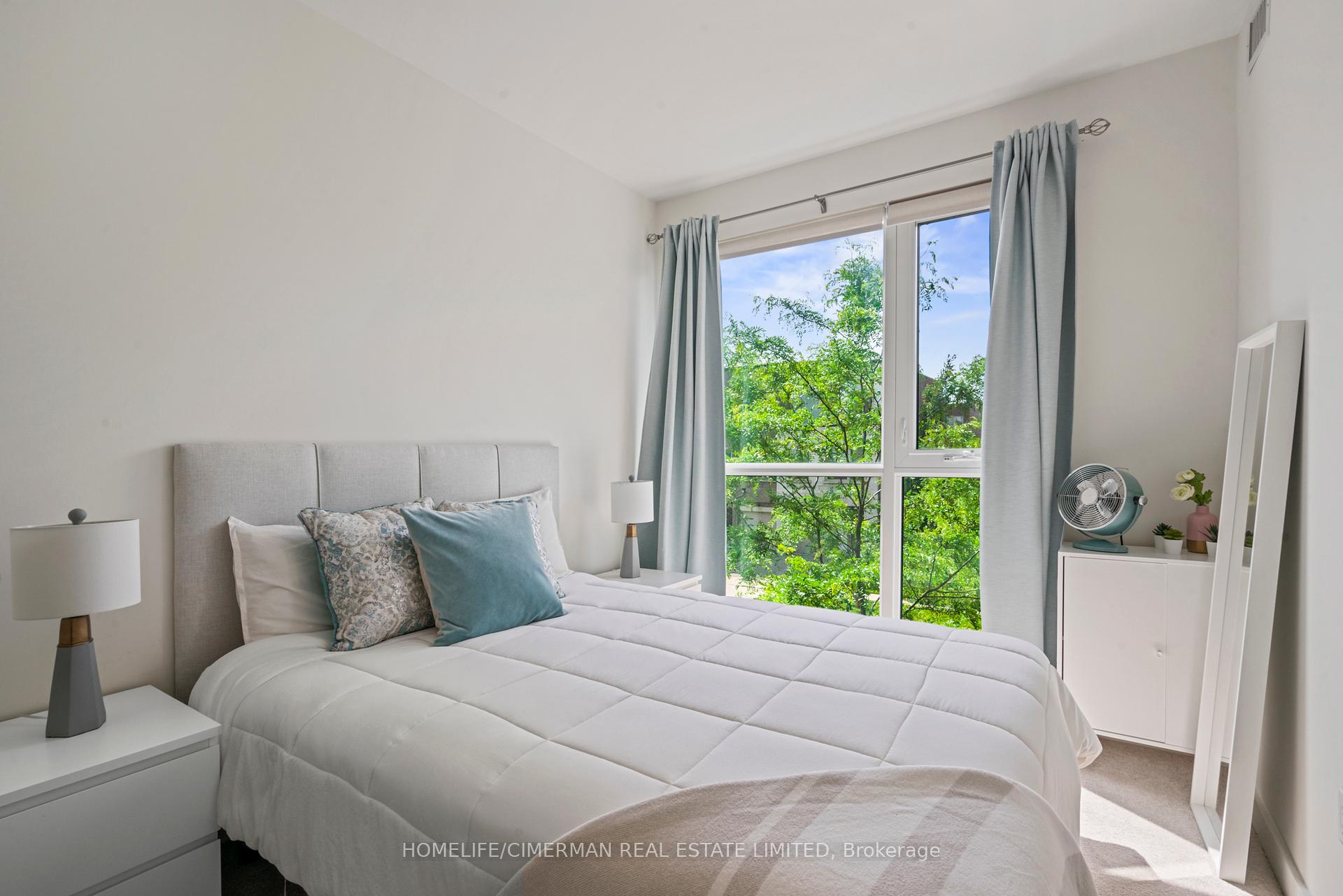 4 Bedrooms Condo at 210 Sabina, Oakville For sale
