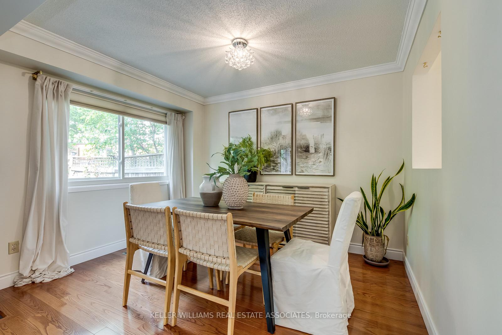 4 Bedrooms Condo at 3050 Orleans, Mississauga For sale