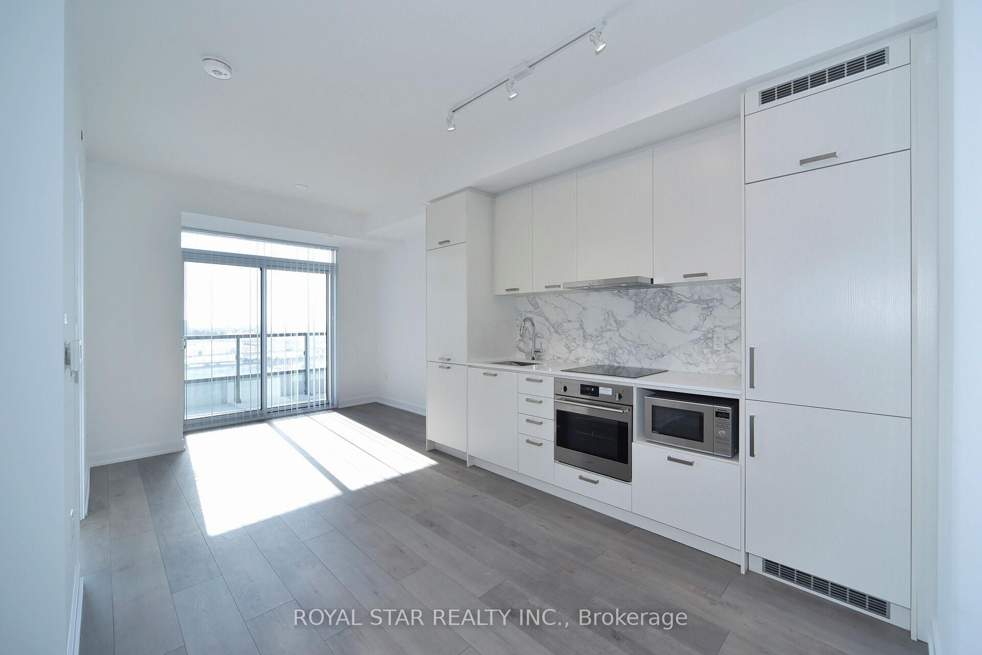 2 Bedrooms Condo at 10 Honeycrisp, Vaughan For sale