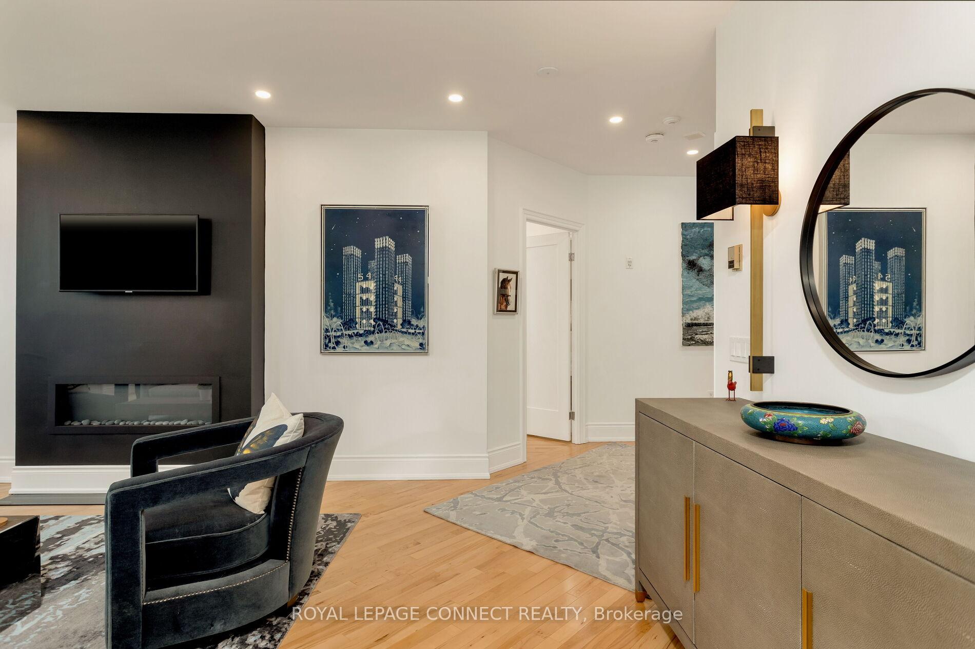 3 Bedrooms Condo at 12 Old Mill,  Toronto For sale