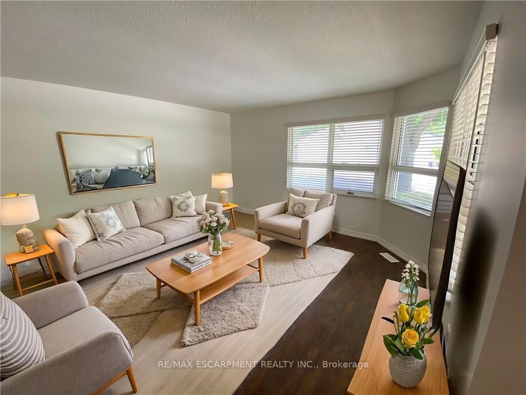 2 Bedrooms Condo at 1 Szollosy, Hamilton For sale
