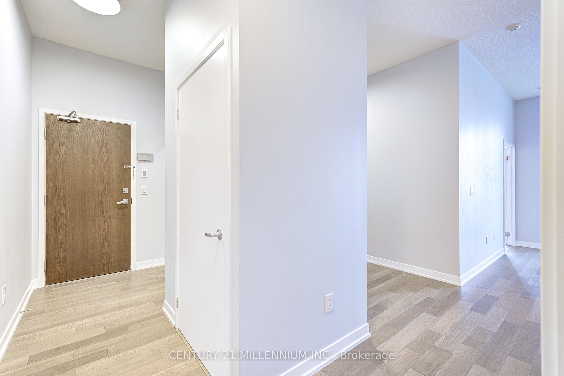 2 Bedrooms Condo at 365 Prince Of Wales, Mississauga For sale