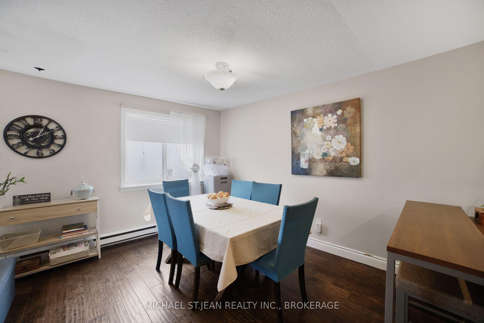 4 Bedrooms Condo at 1016 Falgarwood,  Oakville For sale