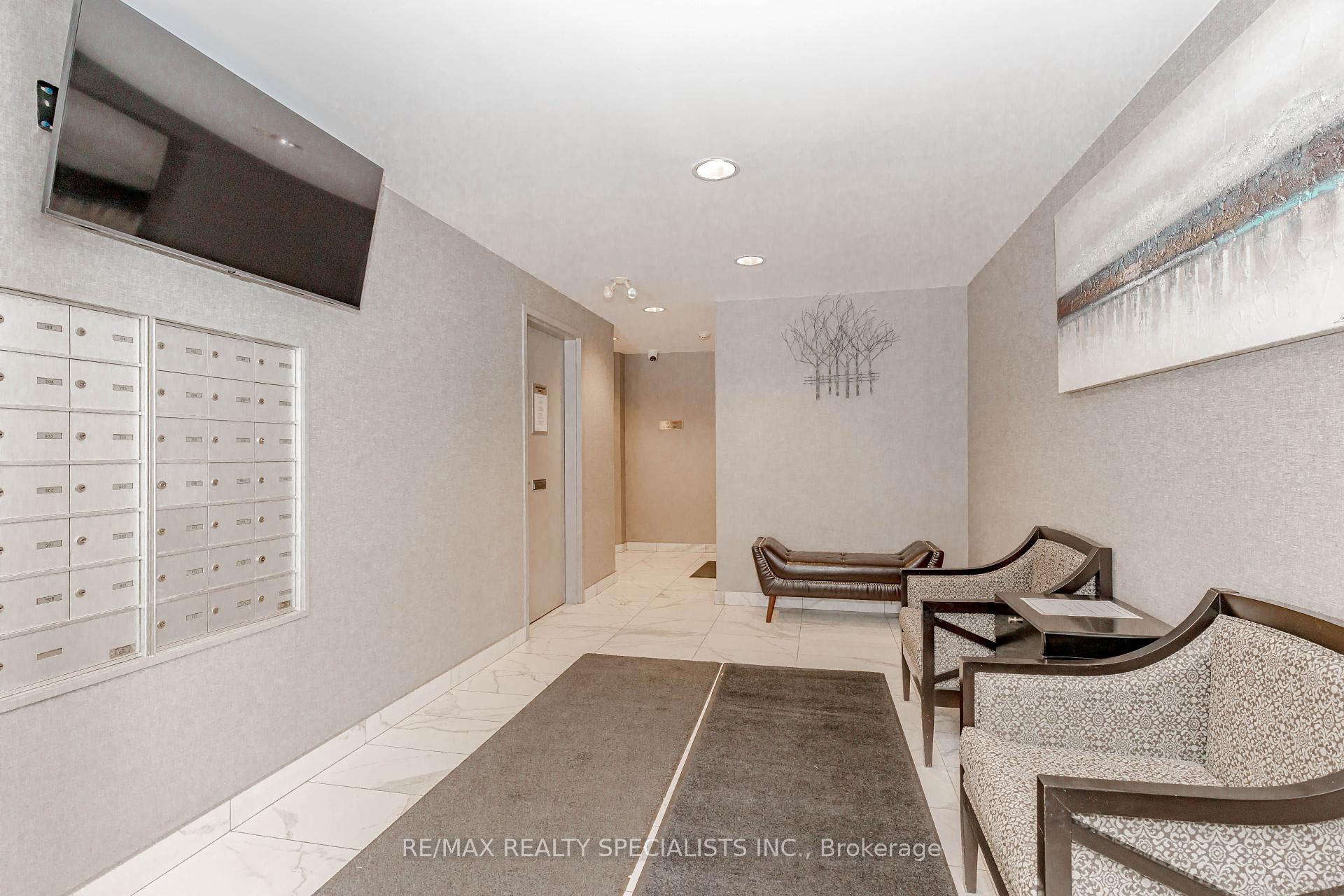 2 Bedrooms Condo at 32 Tannery, Mississauga For sale