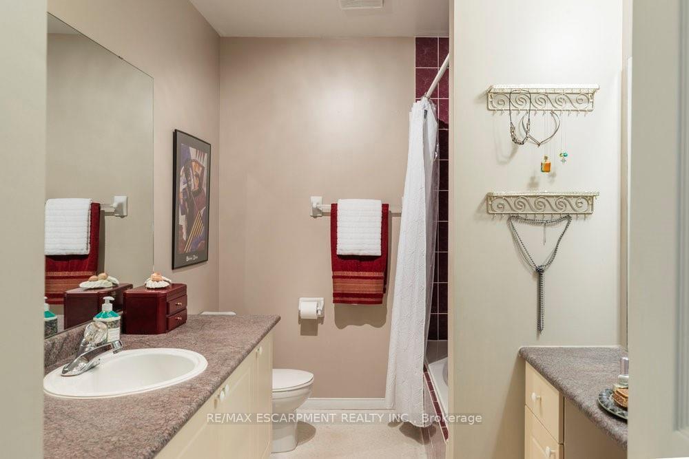 3 Bedrooms Condo at 31 Moss, Hamilton For sale
