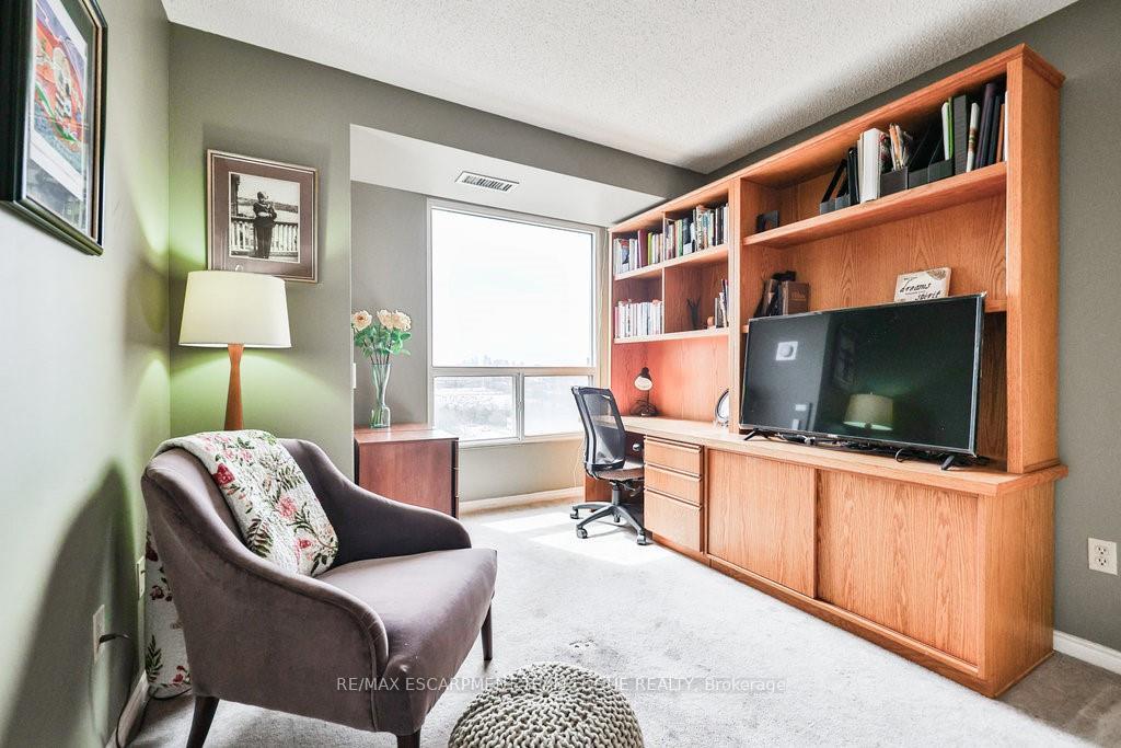 3 Bedrooms Condo at 7 Concorde, Toronto For sale