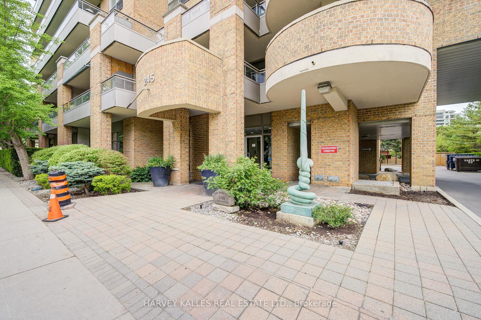 245 Davisville Avenue, #LPH01