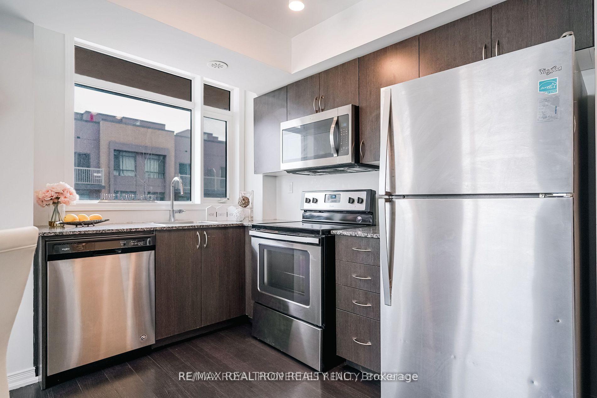 2 Bedrooms Condo at 80 Orchid Place, Toronto For sale