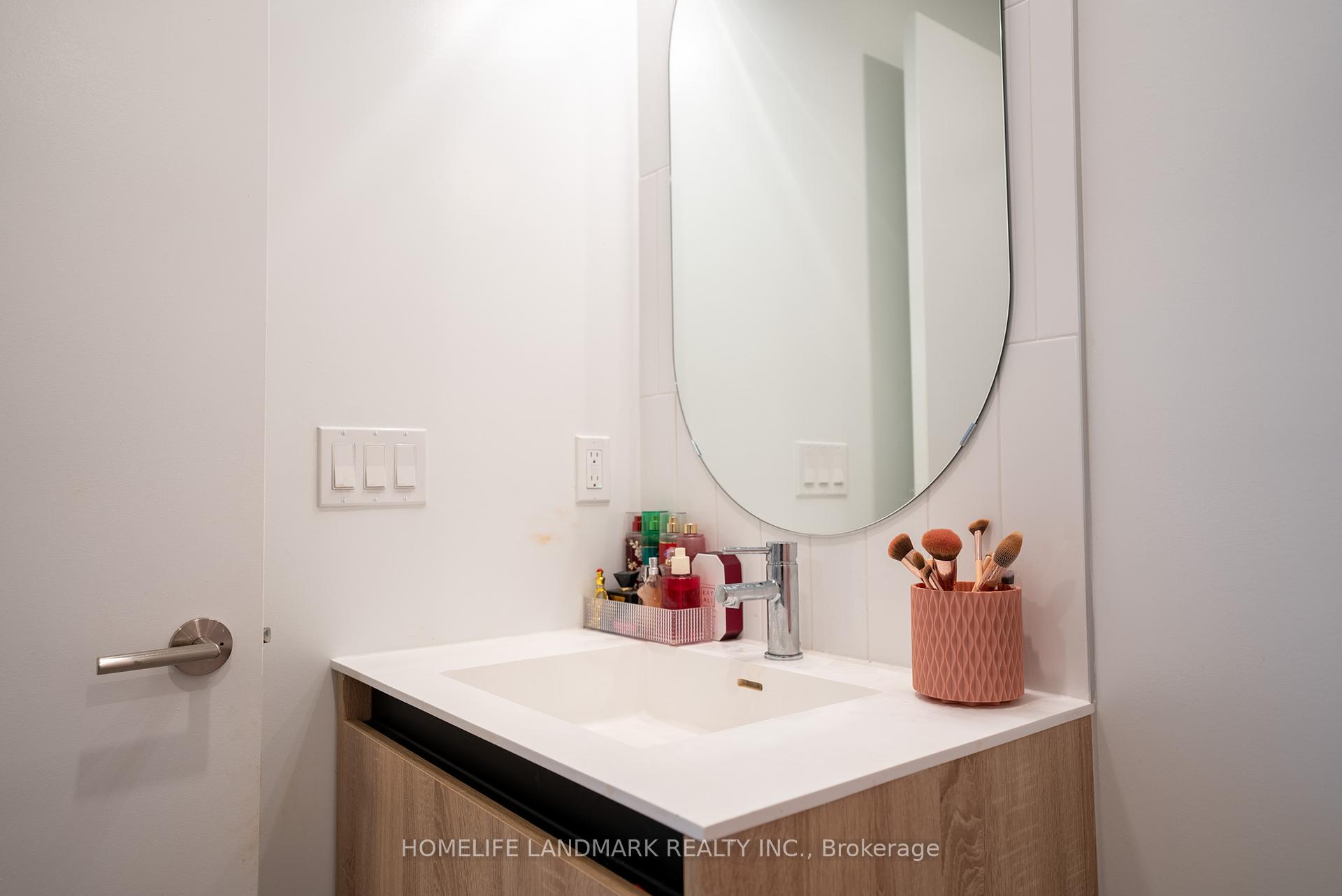 1 Bedroom Condo at 7950 bathurst, Vaughan For sale
