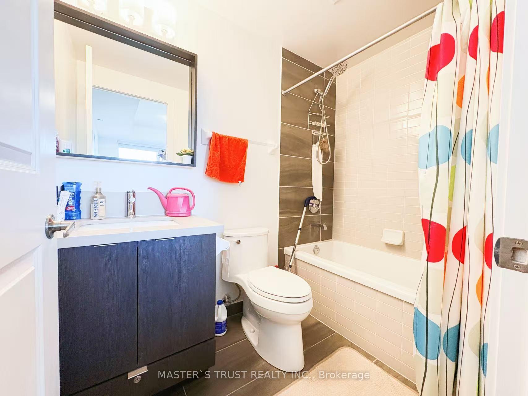 2 Bedrooms Condo at 4699 Glen Erin, Mississauga For sale