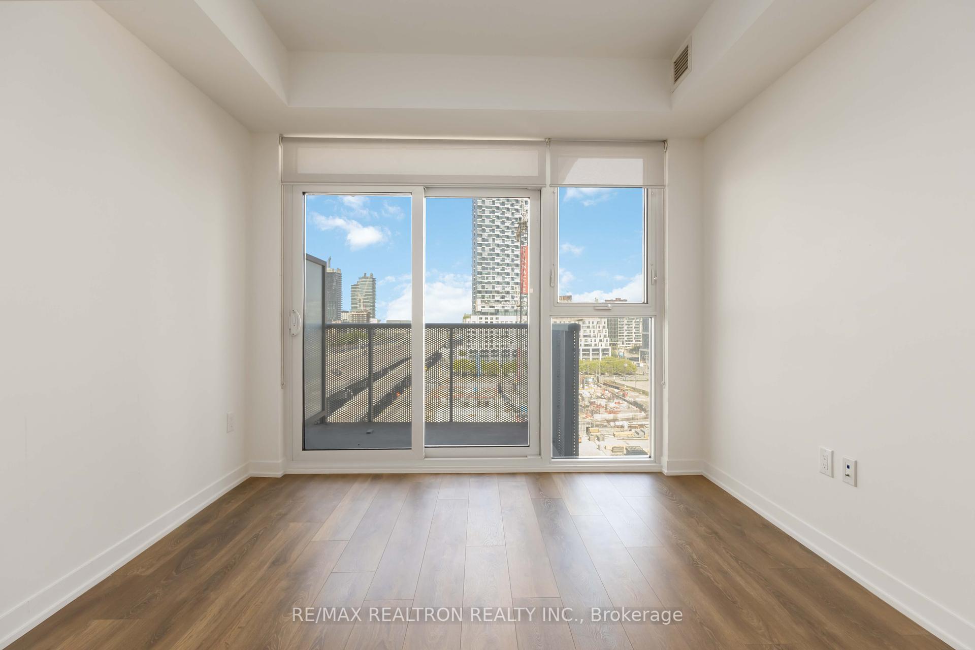 2 Bedrooms Condo at 20 Richardson, Toronto For sale