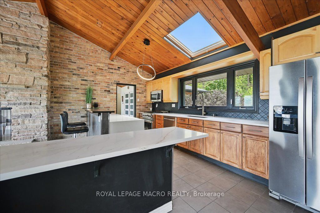 33 Leslie Drive