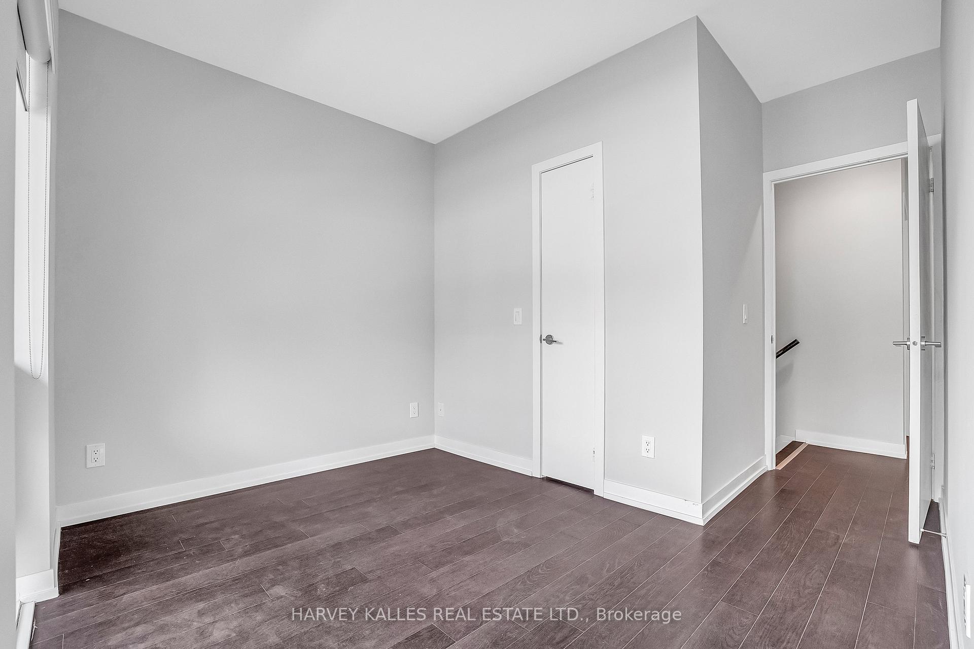 4 Bedrooms Condo at 85 Wood, Toronto For sale