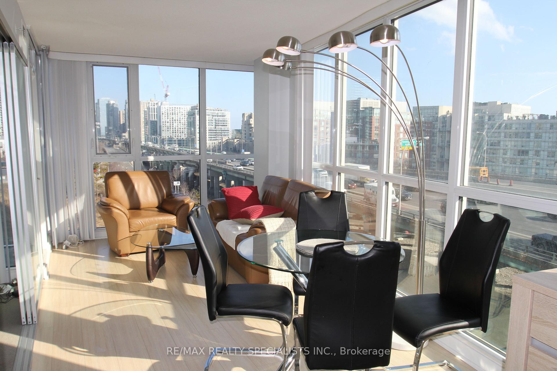 2 Bedrooms Condo at 75 Queens Wharf, Toronto For sale