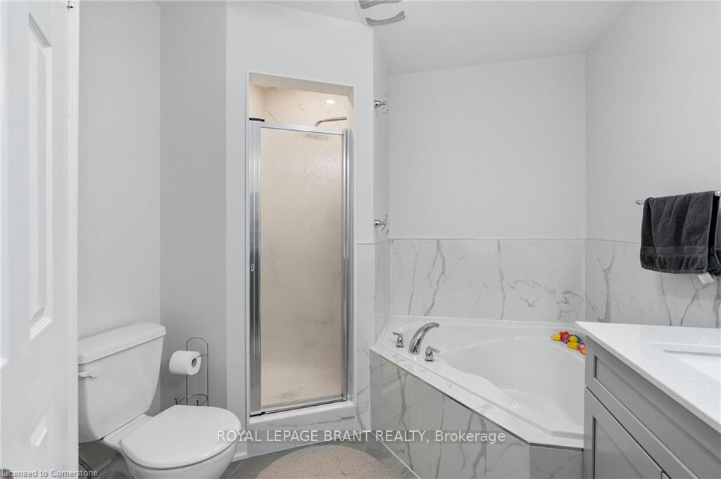 3 Bedrooms Condo at 6995 Glory, Mississauga For sale