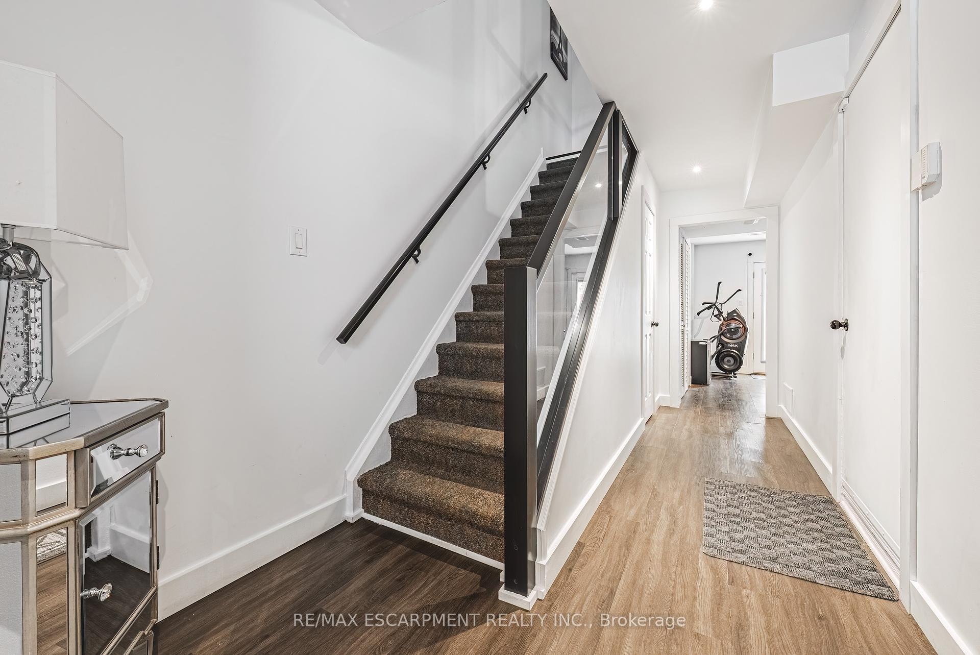 3 Bedrooms Condo at 1155 Paramount, Hamilton For sale