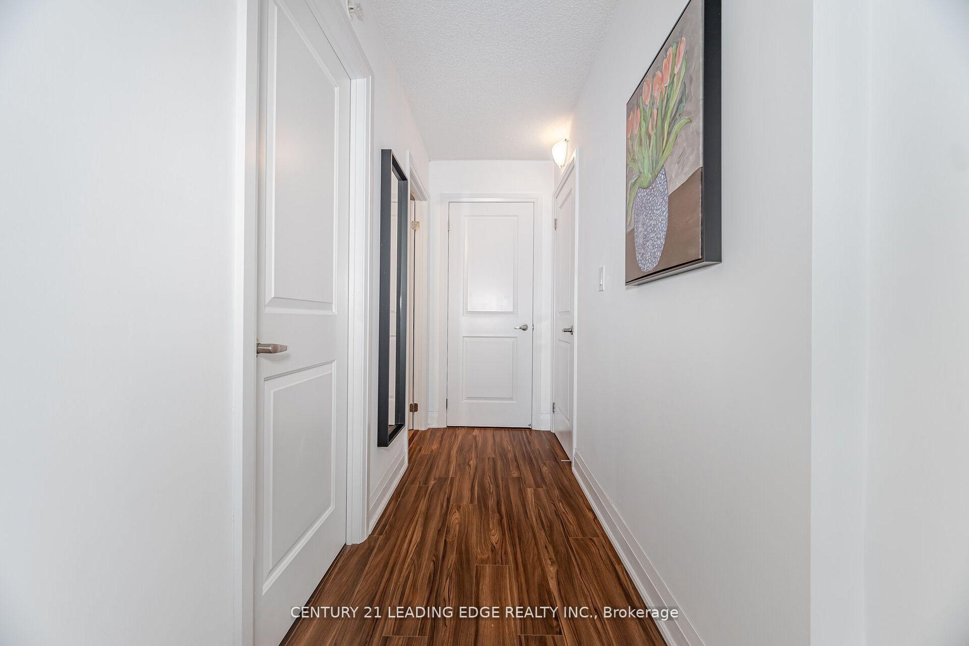 2 Bedrooms Condo at 24 Woodstream, Vaughan For sale