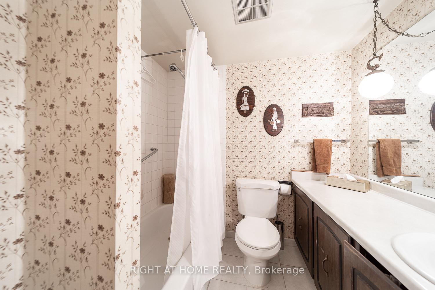 2 Bedrooms Condo at 296 Mill, Toronto For sale