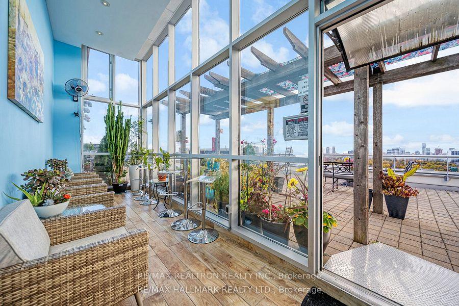 2 Bedrooms Condo at 225 Wellesley, Toronto For sale