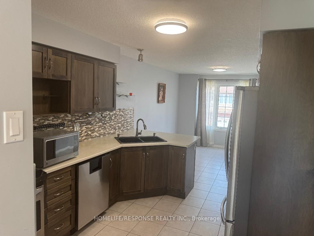305 BRIARMEADOW Drive, #9