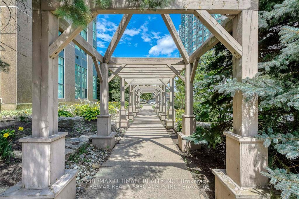 2 Bedrooms Condo at 2177 Burnhamthorpe, Mississauga For sale