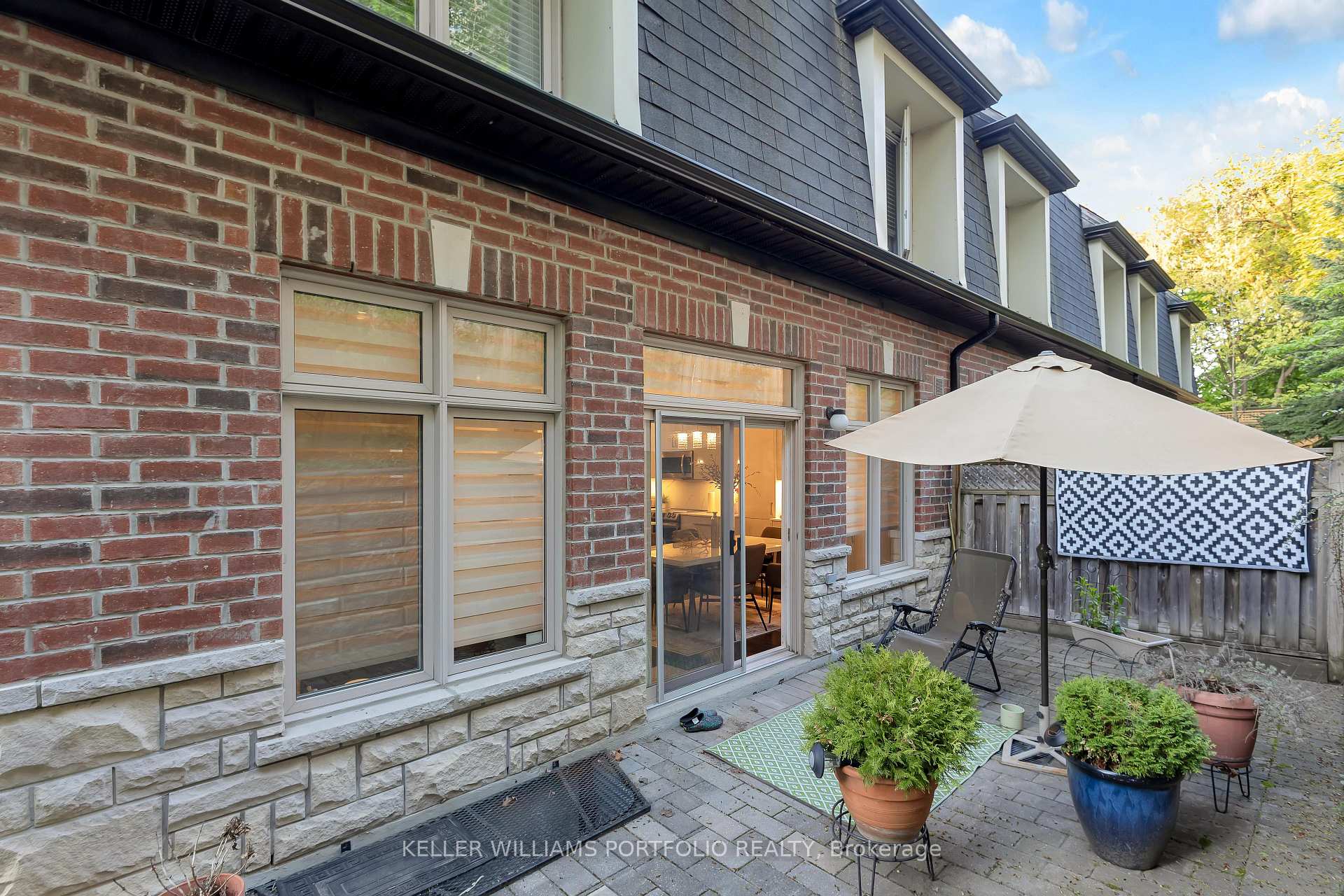 3 Bedrooms Condo at 365 Roehampton, Toronto For sale