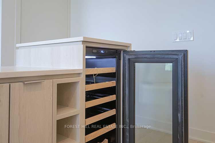 2 Bedrooms Condo at 11 Yorkville, Toronto For sale