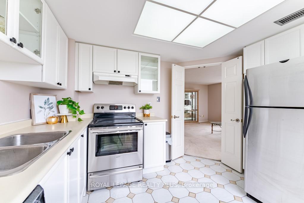 2 Bedrooms Condo at 101 Subway, Toronto For sale