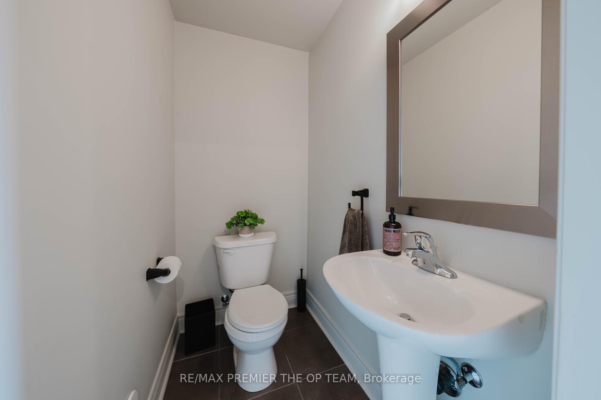 3 Bedrooms Condo at 8347 Kipling, Vaughan For sale