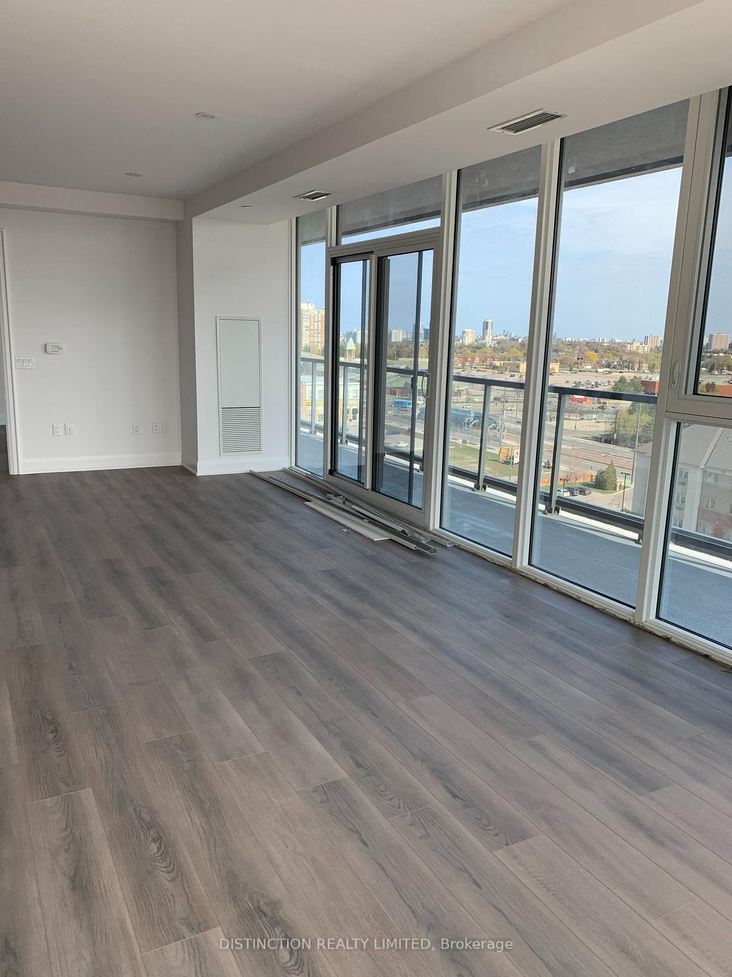 2 Bedrooms Condo at 10 gatinea, Vaughan For sale
