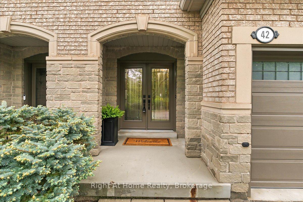 2 Bedrooms Condo at 2250 Rockingham, Oakville For sale