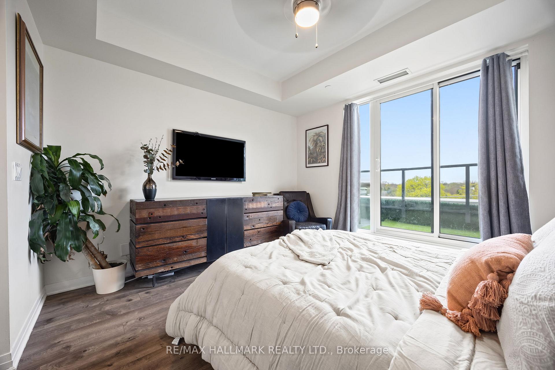 3 Bedrooms Condo at 1630 Queen, Toronto For sale