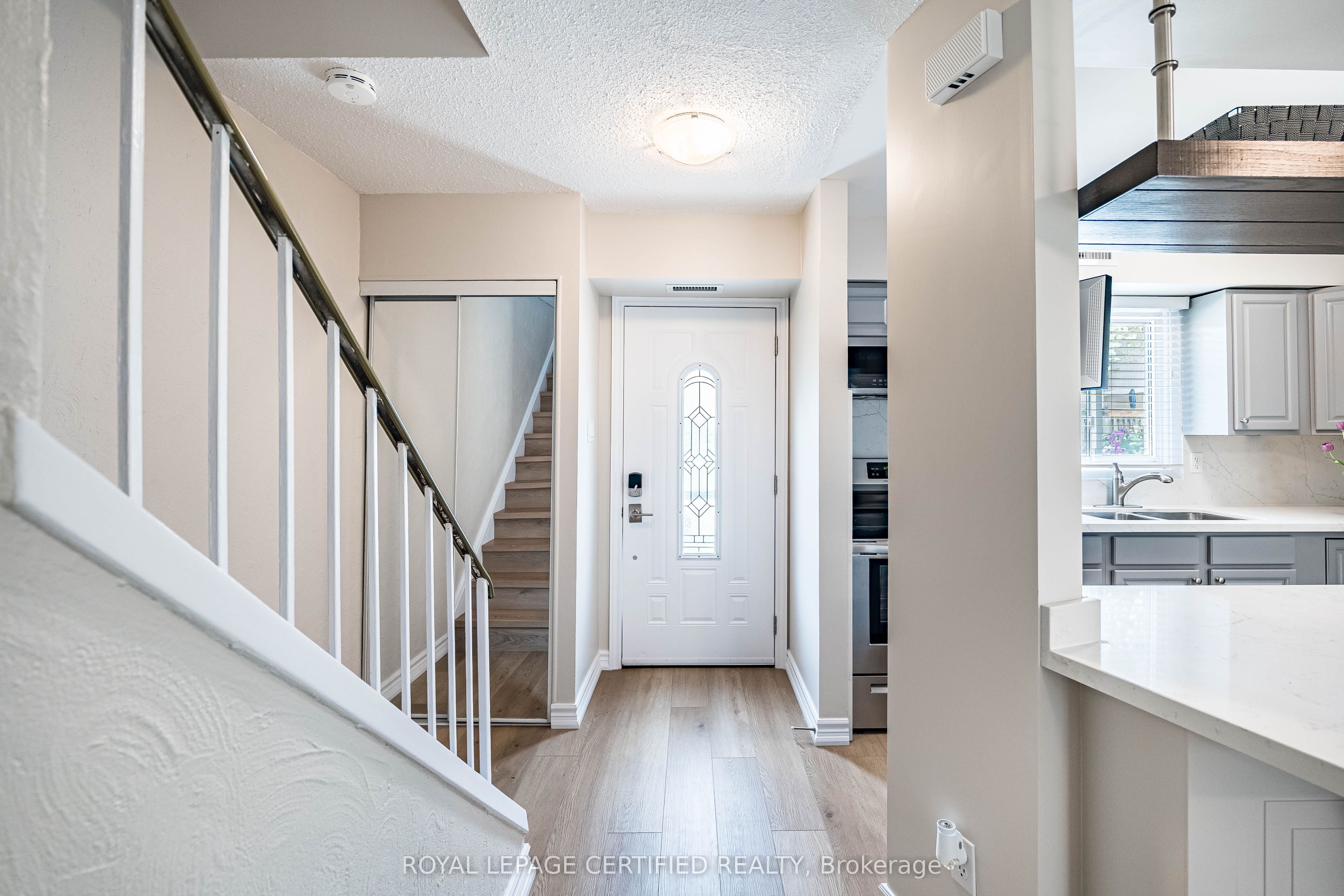17 Holmcrest Court, Brampton, ON L6S 1R7